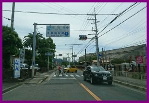 深日港駅の信号交差点