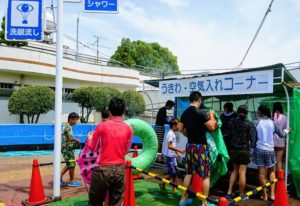 岸和田市立中央公園プールの浮き輪入れ